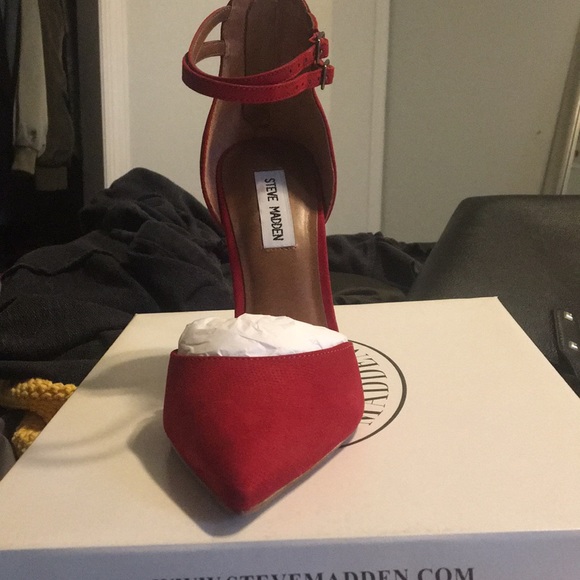 Steve Madden red nubuck pointed toe heels - Picture 4 of 4